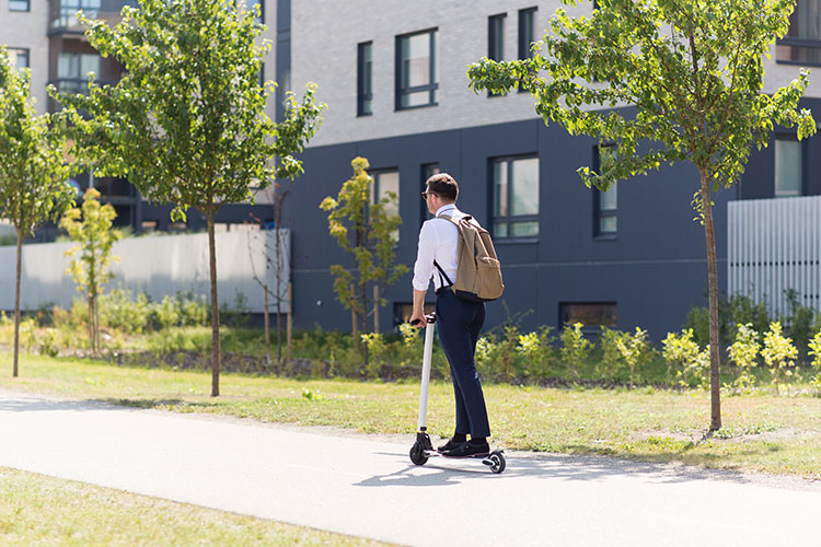 Sähköskootterien edut työmatkoihin ja töistä